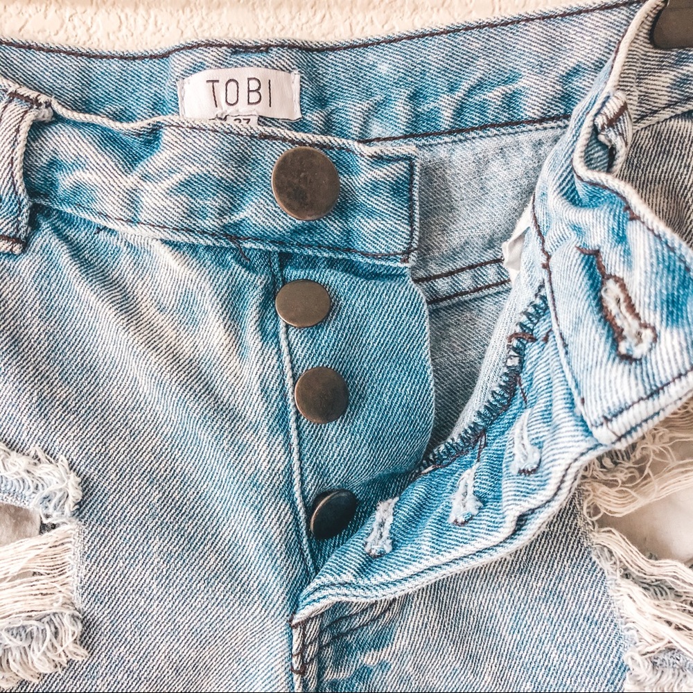 Tobi Distressed Jean Shorts - Picture 3 of 5